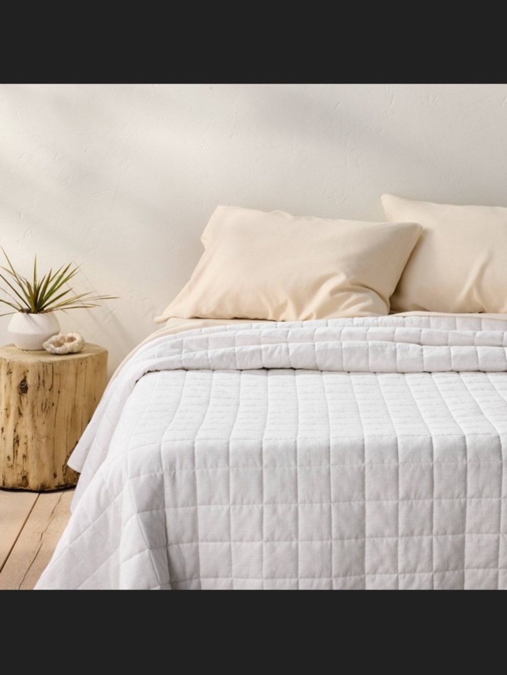 NWT, Casaluna- Heavyweight Linen Blend
Quilt White - King